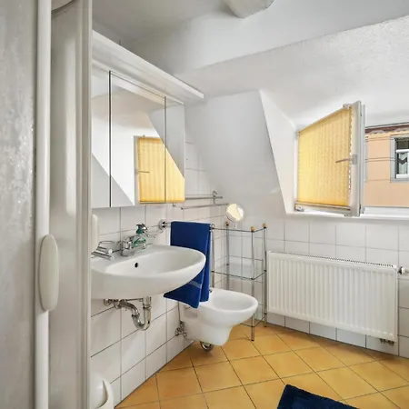 5 Bedroom Pet Friendly In *